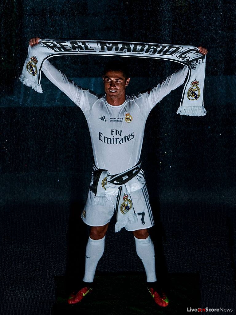The Bernabéu lights up! Real Madrid C.F. celebrate UCL Victory