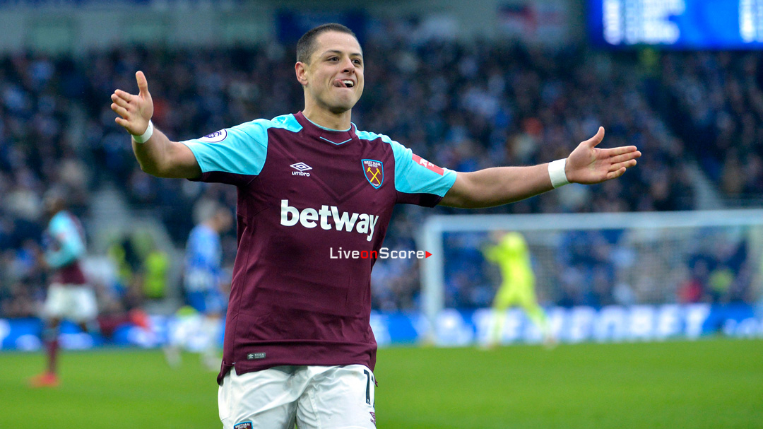 Chicharito shares affection for 'father' Sir Alex Ferguson