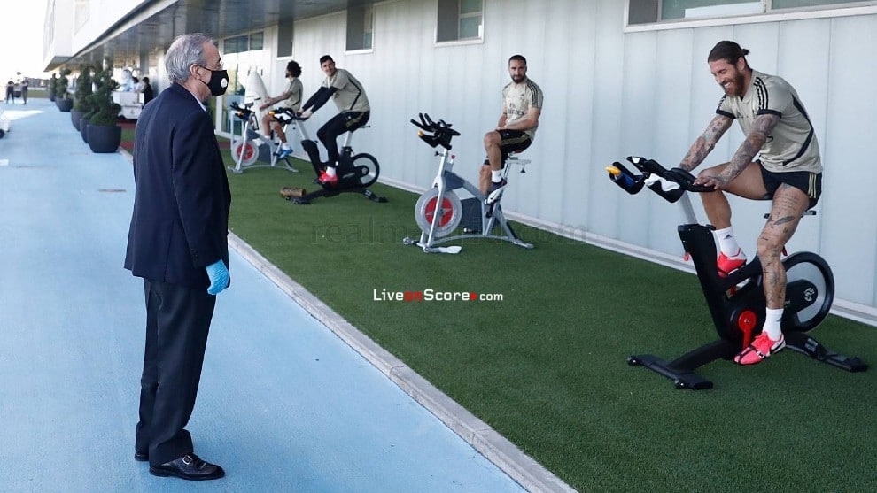 Florentino Perez Visits The Real Madrid Squad Liveonscore Com