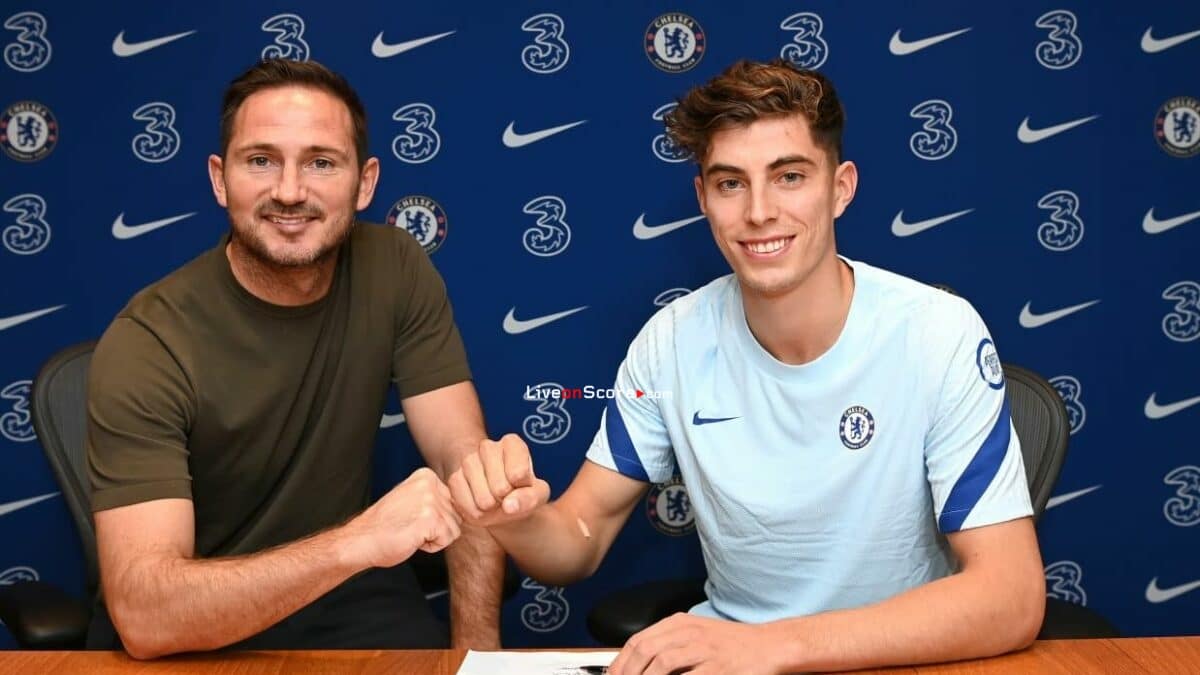 Kai Havertz putting his signature on a five-year contract to Chealsea