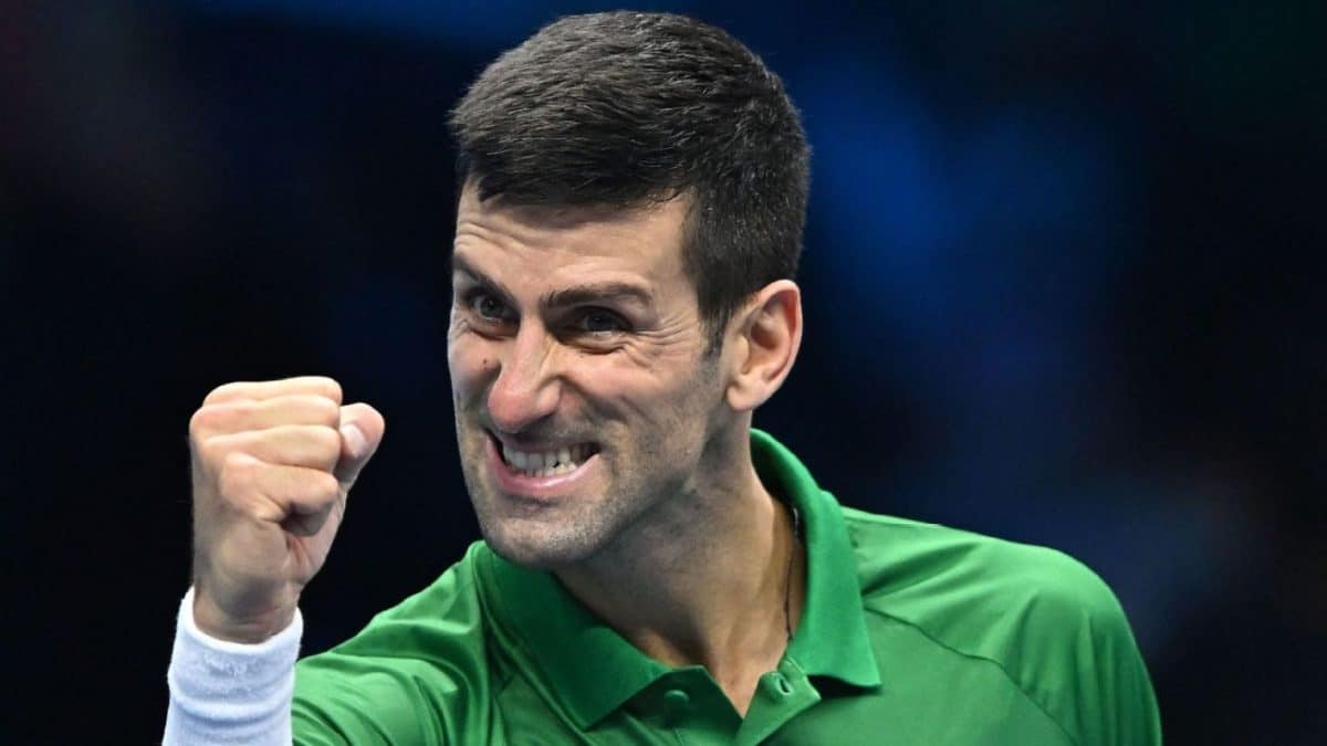 Djokovic advances into final four at ATP Finals
