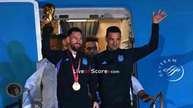 Argentina s World Cup winners arrive home to hero s welcome