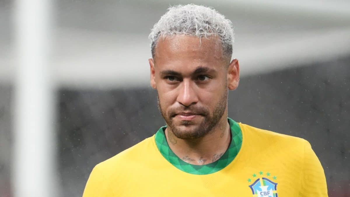 Neymar ties Peles Brazil goal-scoring record