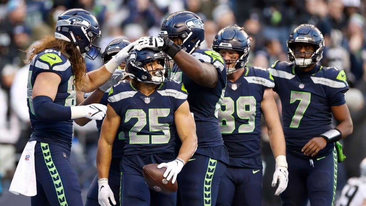 Daily Notes: Seahawks backfield uncertainly Waddle, Williams back at practice
