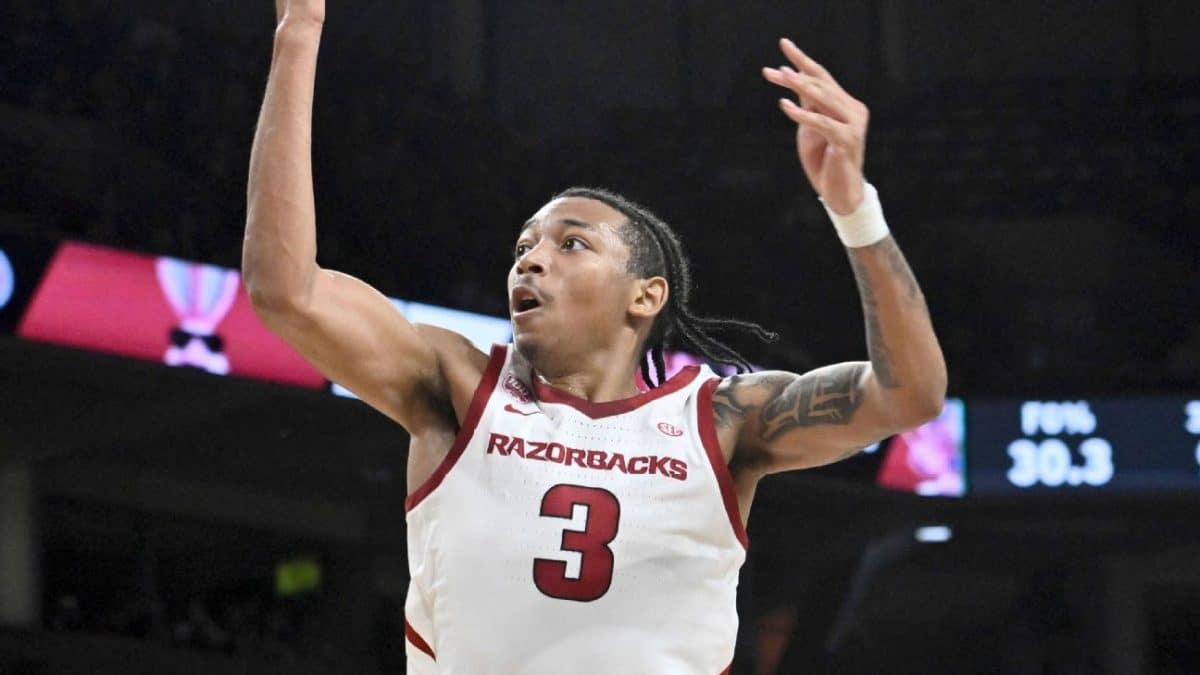 Arkansas guard Smith knee out indefinitely