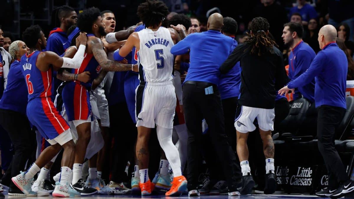 Scuffle in Pistons-Magic leads to three ejections
