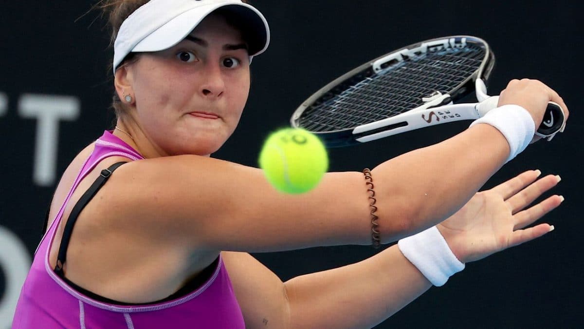 Andreescu rallies for Round 1 victory at Adelaide