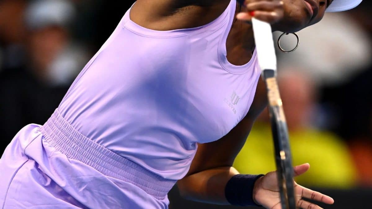 Venus Williams earns 1st singles victory since 21