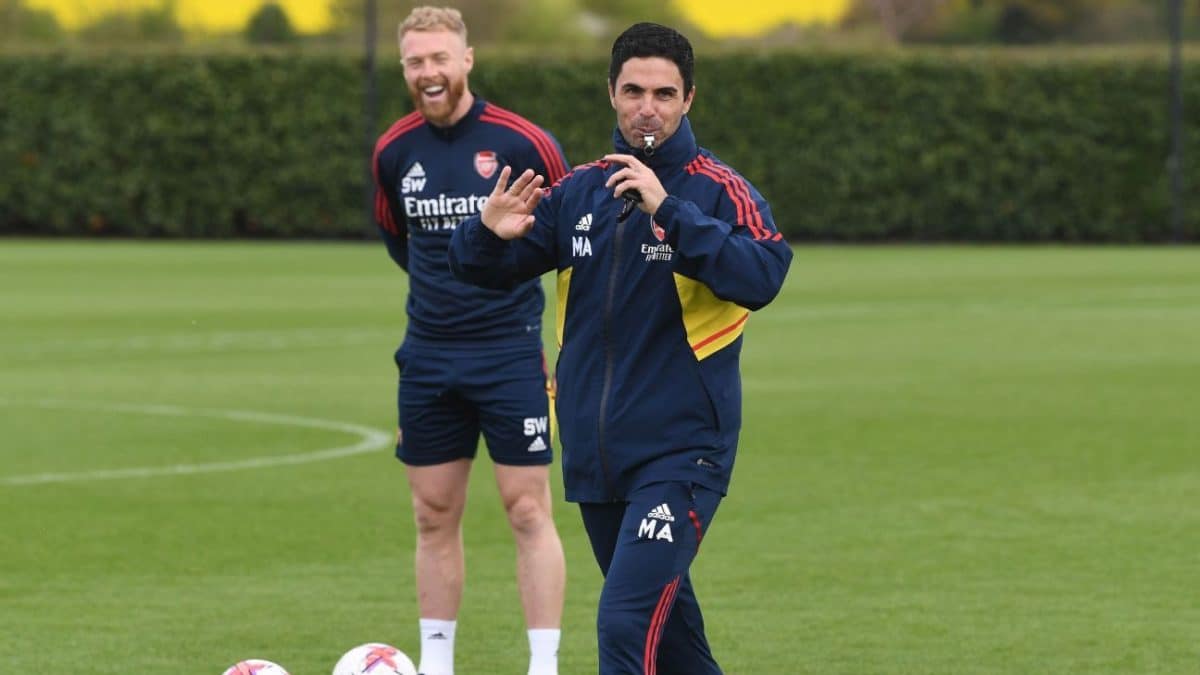 Arsenals latest signing: Training ground dog Win