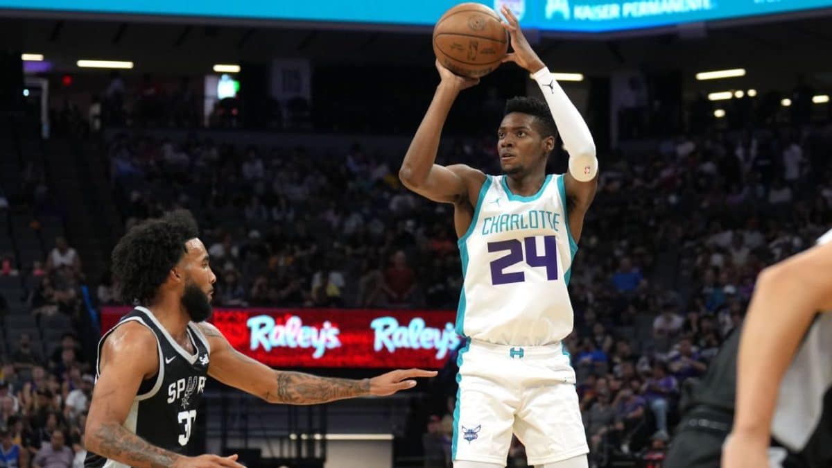 Miller shakes off jitters, nets 18 in Hornets debut