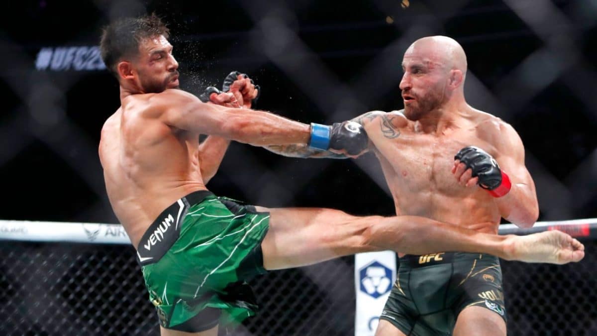 Volkanovskis reign continues in TKO of Rodriguez
