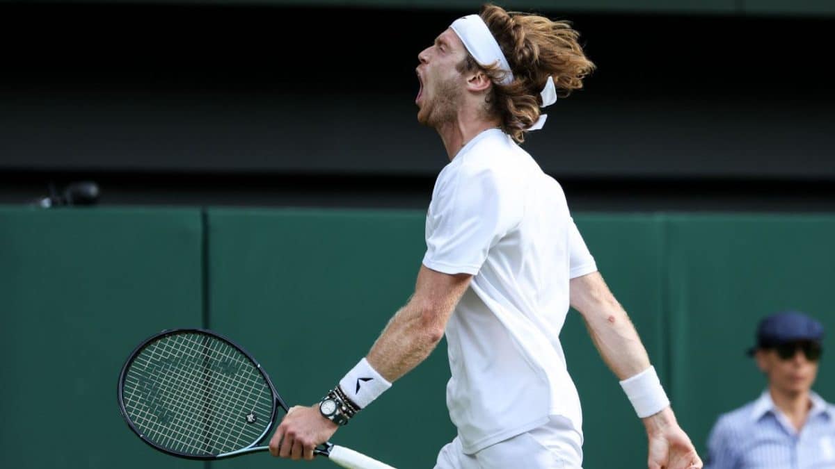 Lucky shot helps Rublev to Wimbledon quarters
