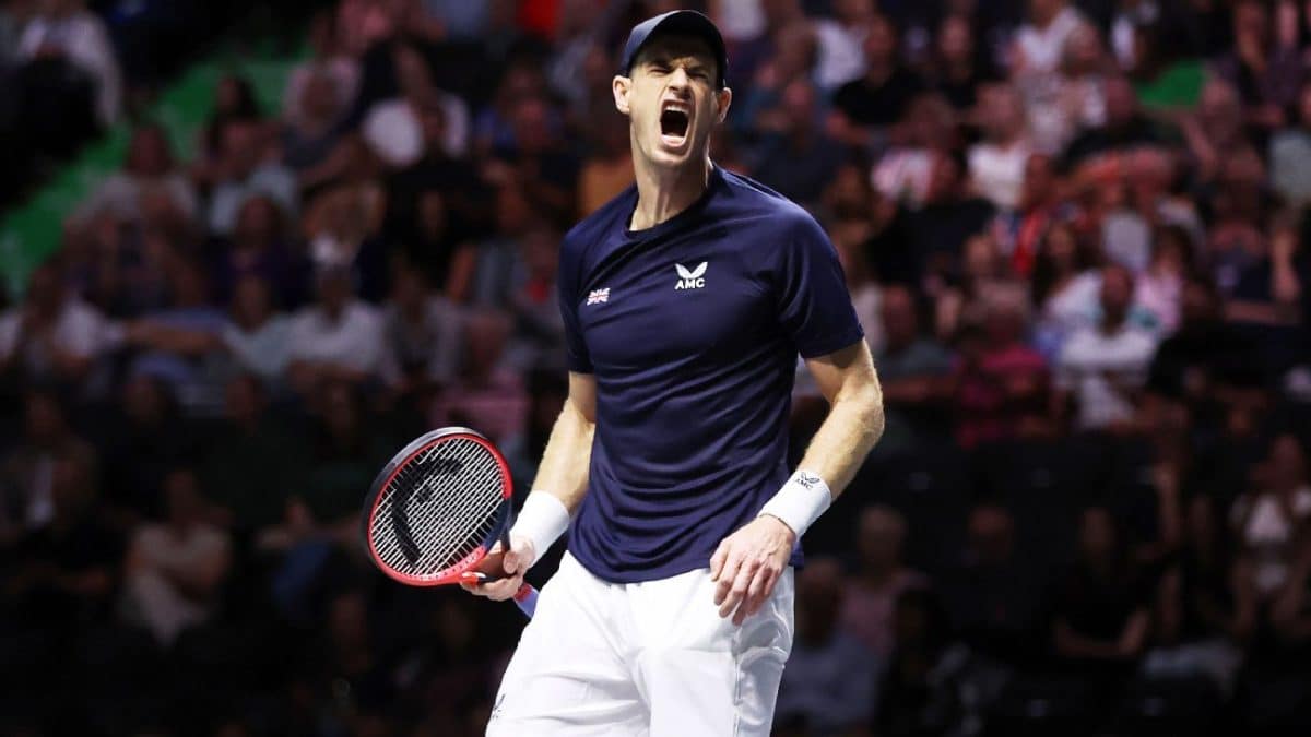 Murray dedicates win after missing grans funeral