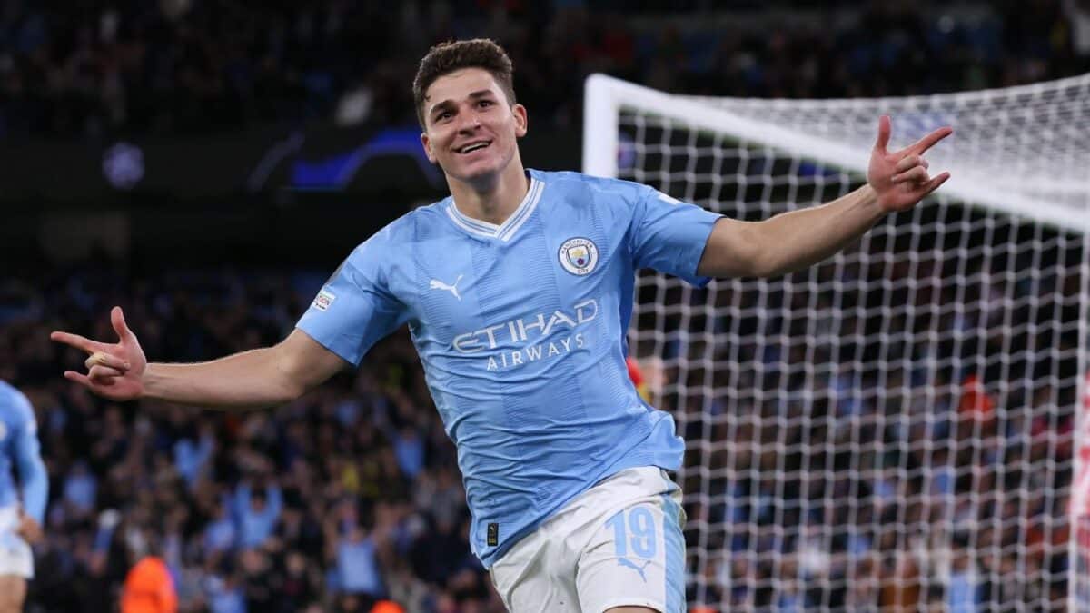 Transfer Talk: Barca eye Man Citys Alvarez to replace Lewandowski