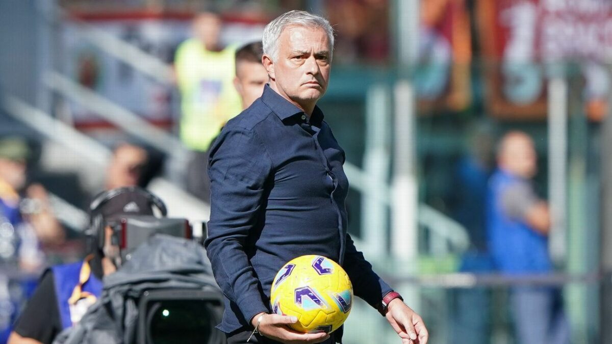 Mourinhos Roma fined for slow ball boy tactics