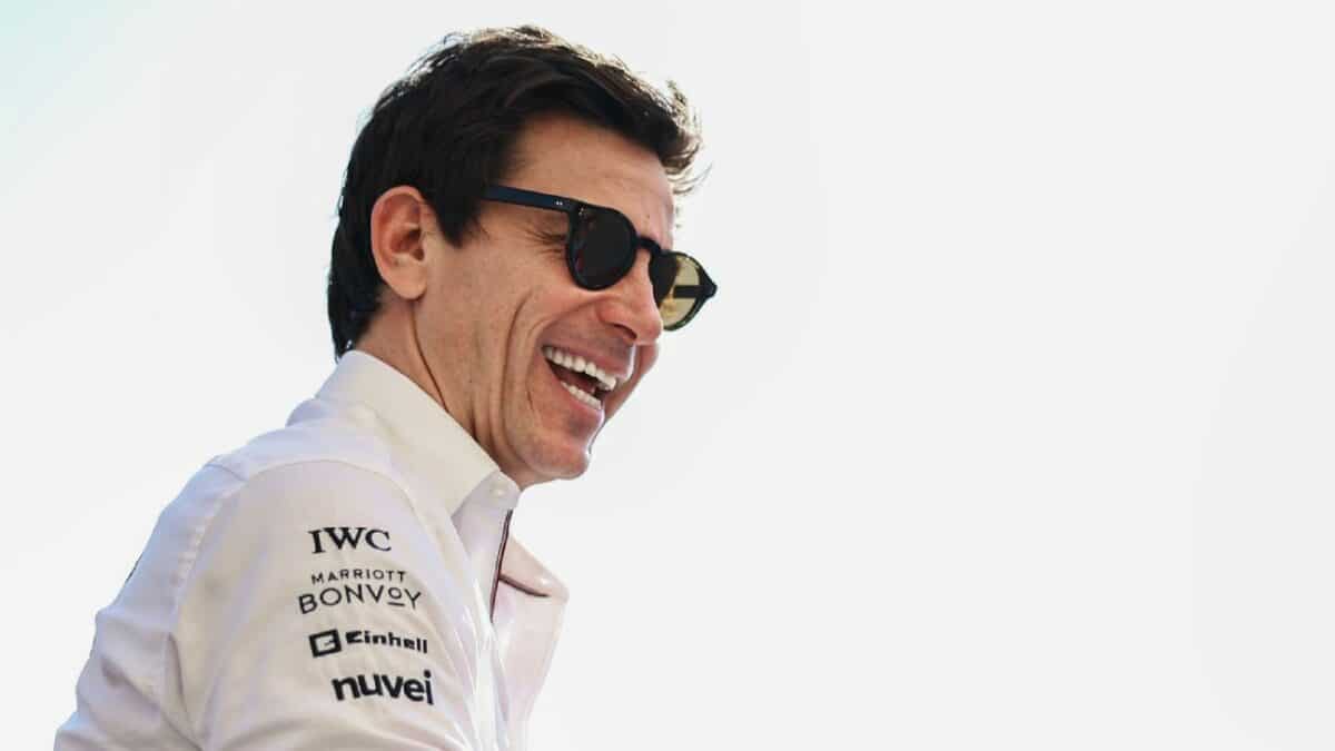 Wolff to remain Mercedes team principal until 26