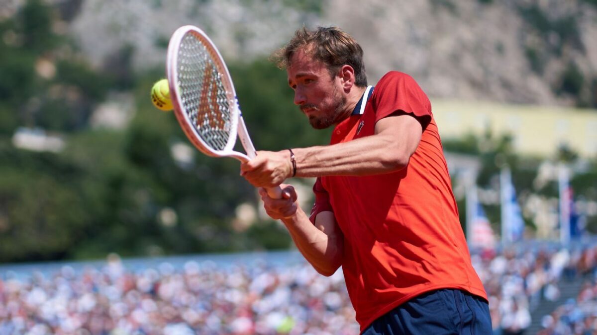 Medvedev upset by Khachanov in Monte Carlo