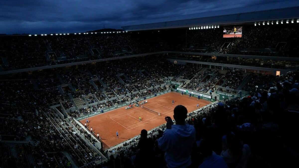French Open limiting alcohol to curb unruly fans