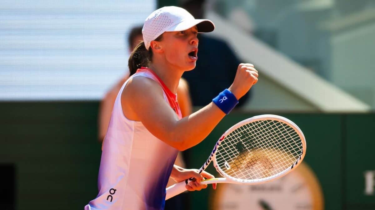 French Open final updates: Swiatek faces Paolini