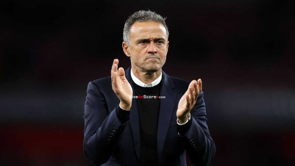 PSGs manager defends decision to drop Dembélé