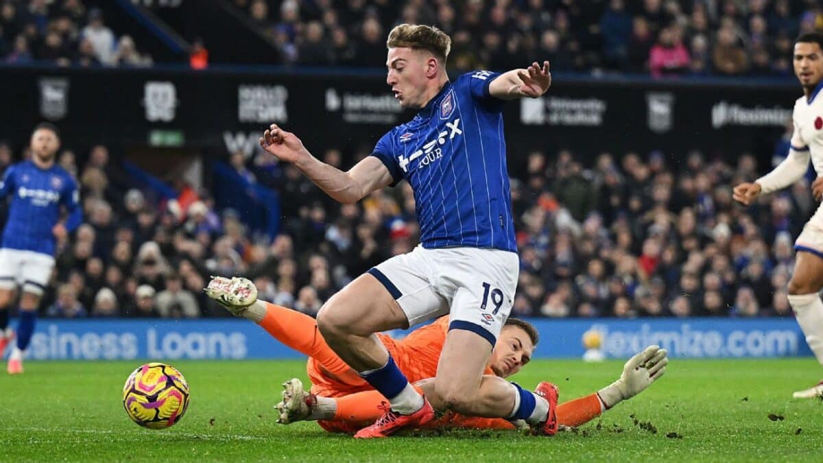 Why Ipswichs penalty vs. Chelsea stood how Pedro escaped a red card
