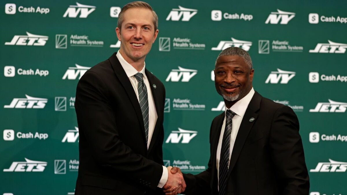 New Jets brass noncommittal on Rodgers status