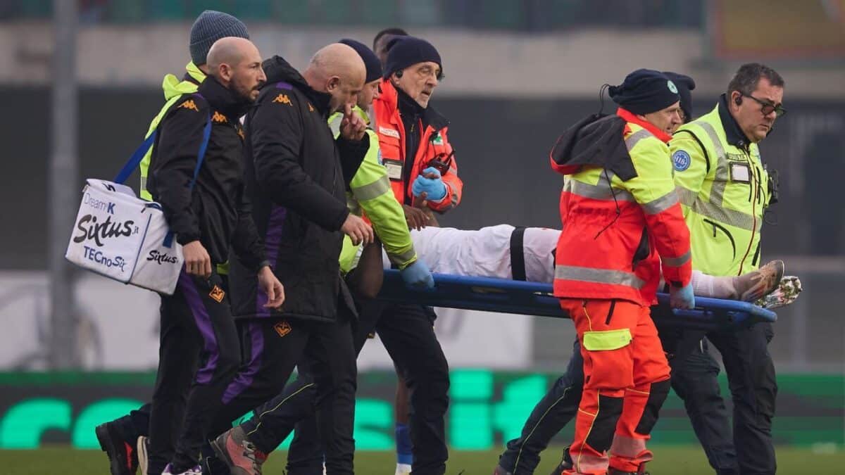 Moise Kean hospitalised after head injury collapse