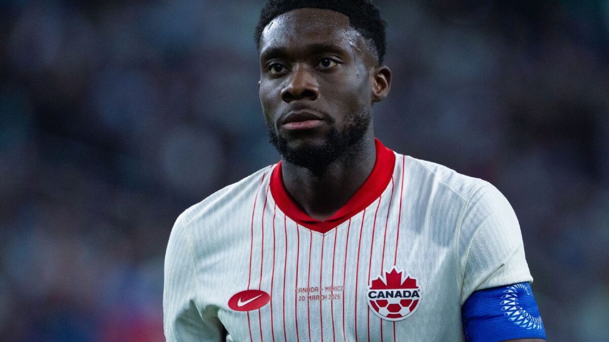 Bayern star Davies suffers ACL tear in Canada win