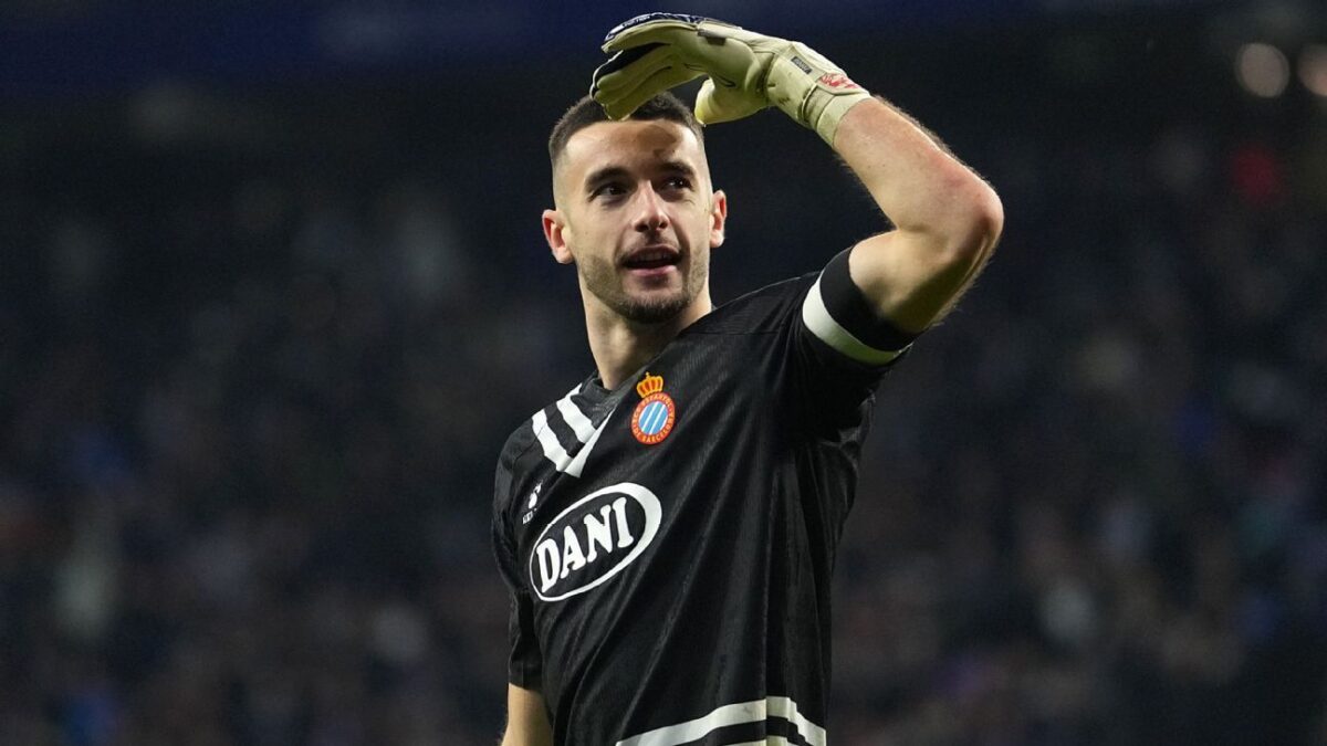 Transfer rumors news: Man United and half of Europe chasing goalkeeper Joan García