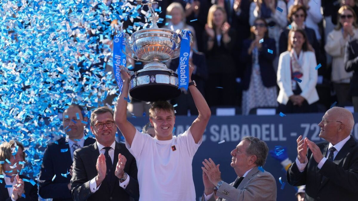 Rune stuns Alcaraz to win Barcelona Open title