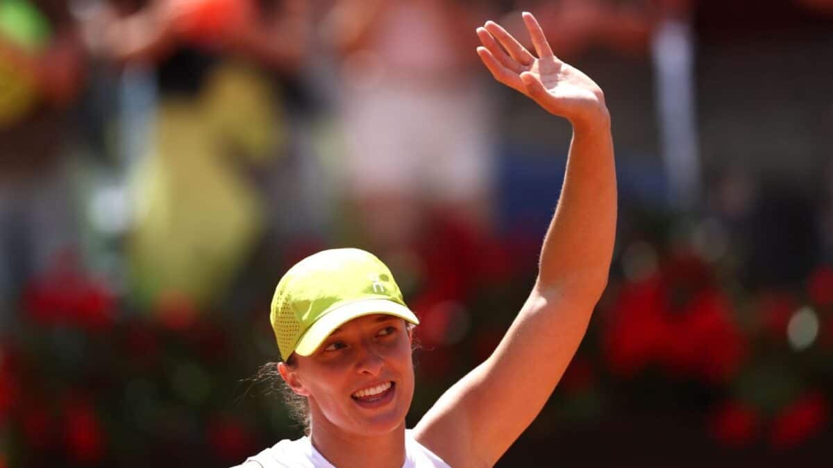 Swiatek back on track in Rome after Madrid rout