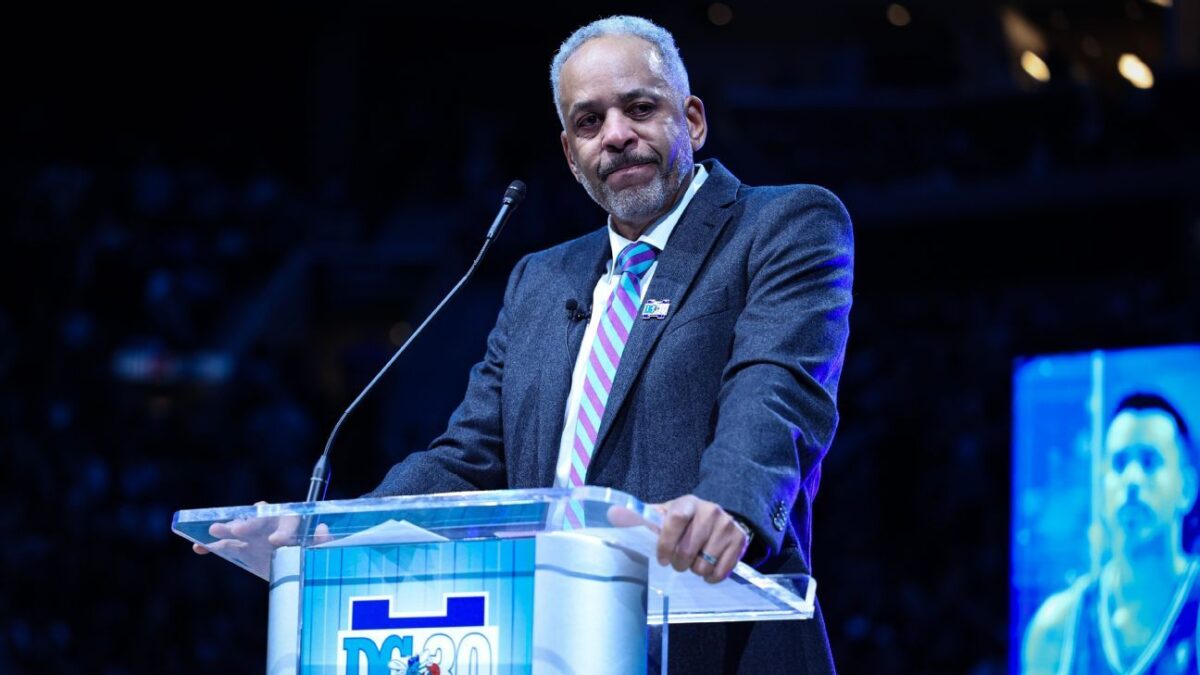 Charlotte Hornets retire Dell Currys No. 30 jersey