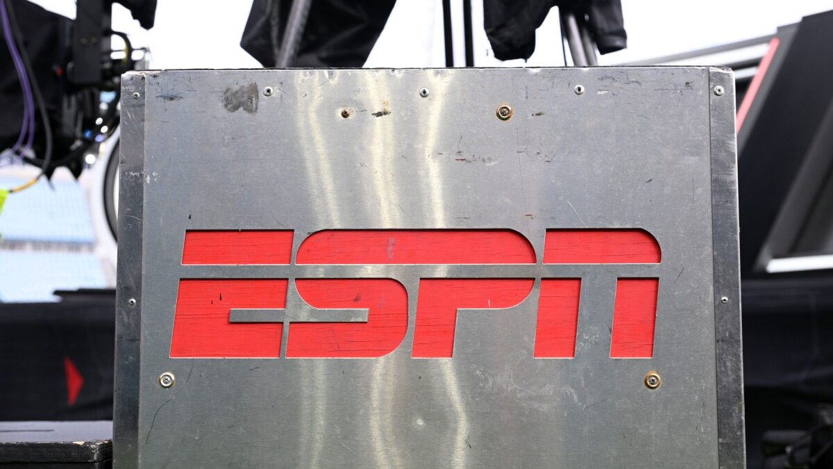 LS NFL Analyst Loses Arm in Crash