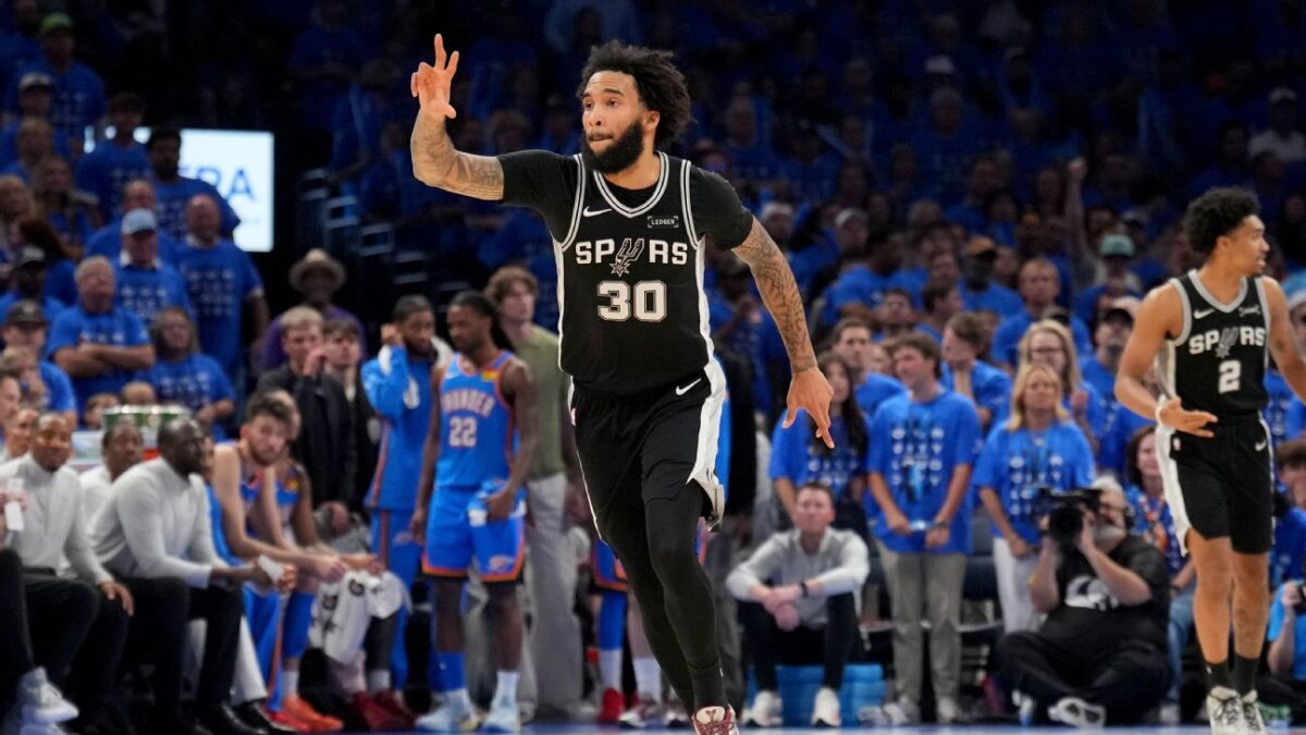 Julian Champagnie to sign 3 year, $45M deal with Spurs