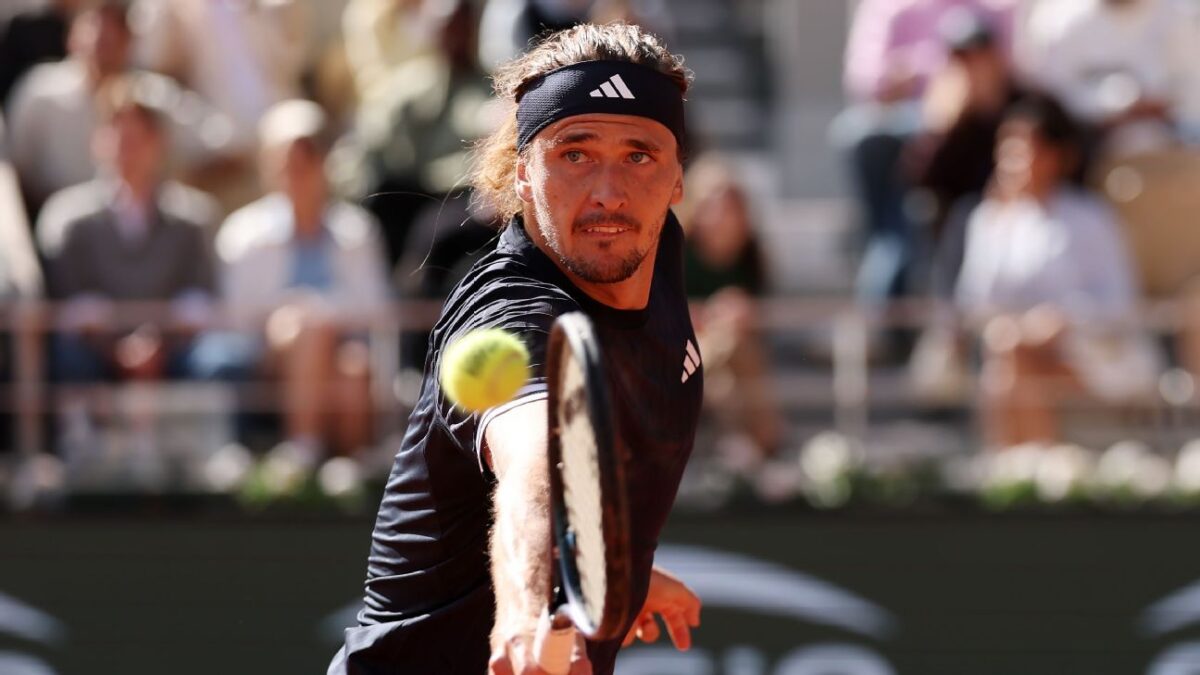 Zverev beats Mensik at French Open, nears elusive Slam title