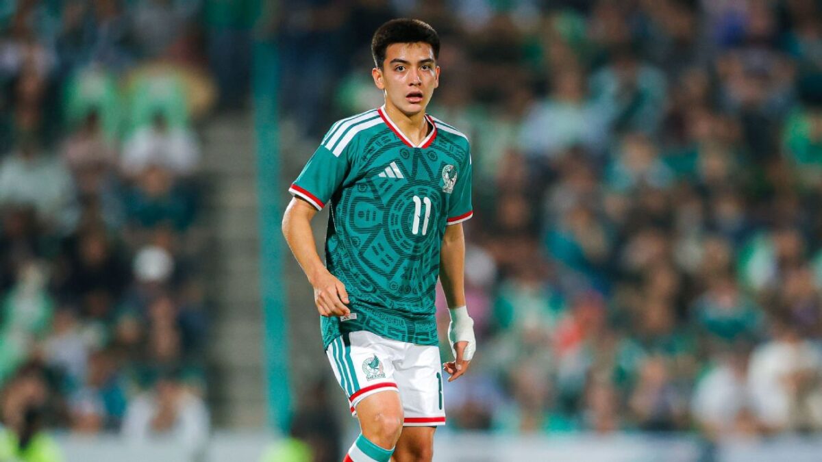 Transfer rumors news: Man United tracking Mexicos Mora