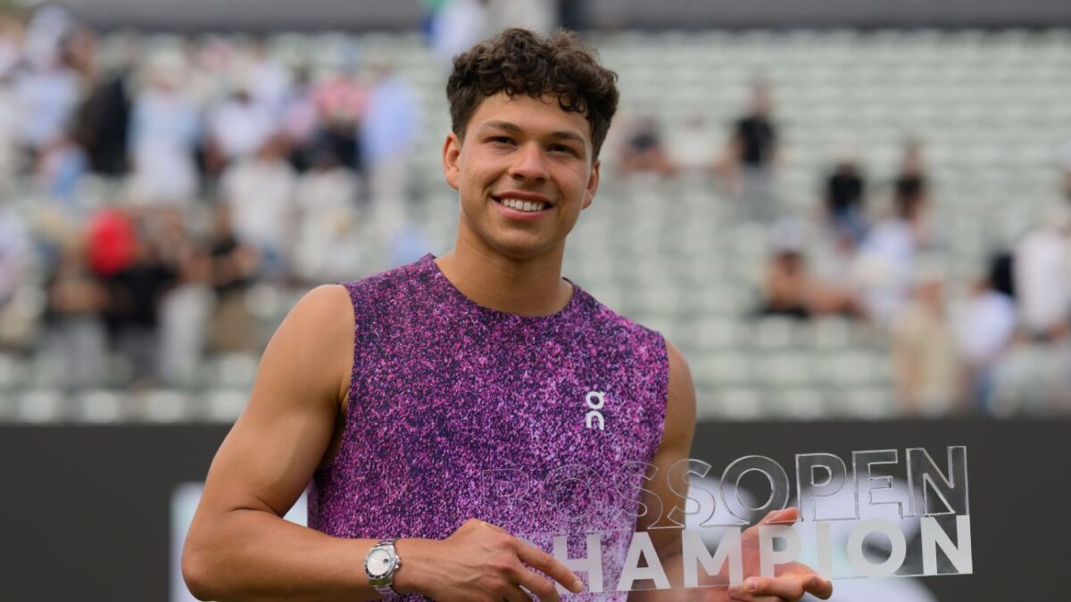 Ben Shelton beats Taylor Fritz for first grass court title