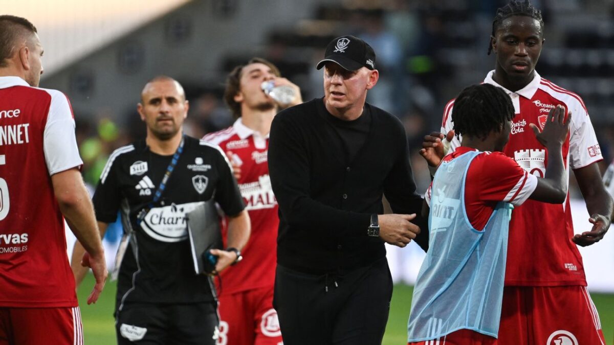 Brest announce death of manager ex Sunderland midfielder Eric Roy 58