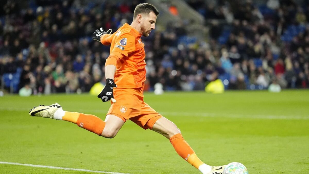 Tottenham sign Martin Dubravka from Burnley as Roberto De Zerbi rebuild continues