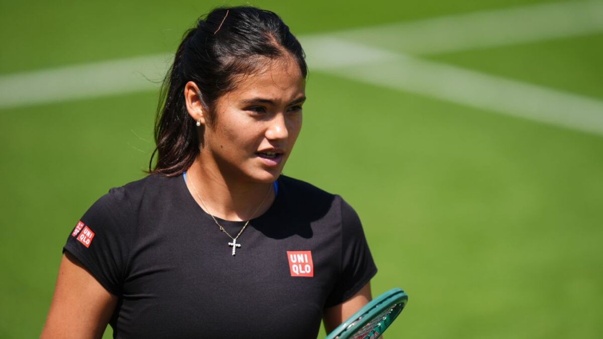 Emma Raducanu ends Wimbledon practice session early to add to injury fears