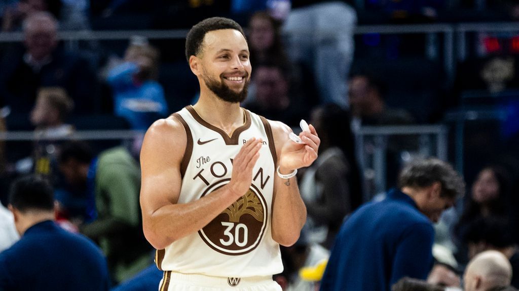 Stephen Curry first active player to have own exhibit in HOF