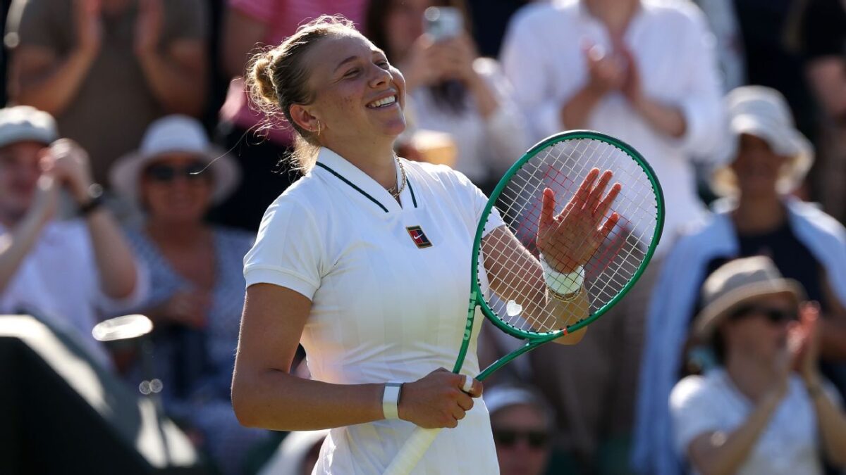 Anisimova avoids Wimbledon upset Swiatek, Eala also advance
