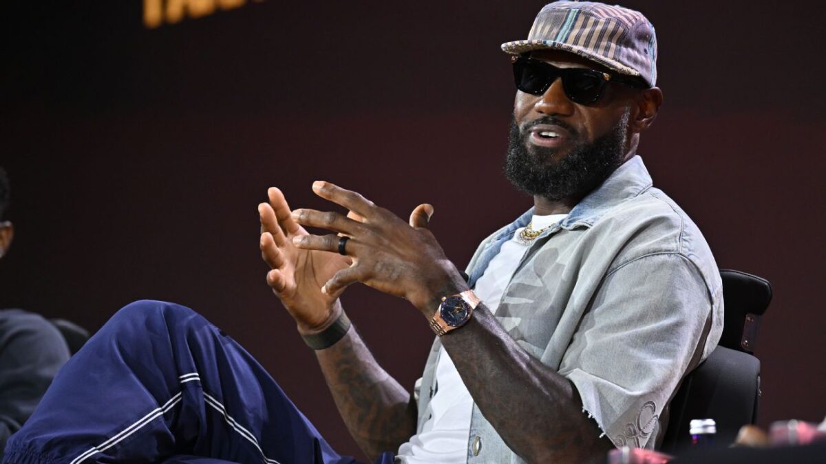 LeBron, still mum on decision, riles up fans with 76ers mantra